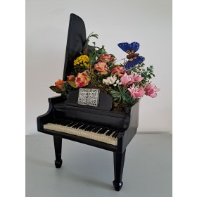handgefertigtes Klavier, mit Blütendekoration 