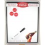 Neben dem praktischen Memoboard im Coca-Cola-Motiv sind ein Stift zum Wegwischen (Dry Erase Marker) und drei rote Magnete mit Schriftzug Coca-Cola enthalten. Ein wunderbares witziges Whiteboard für die Küche, das Büro oder Jugendzimmer. Termine jeglicher 